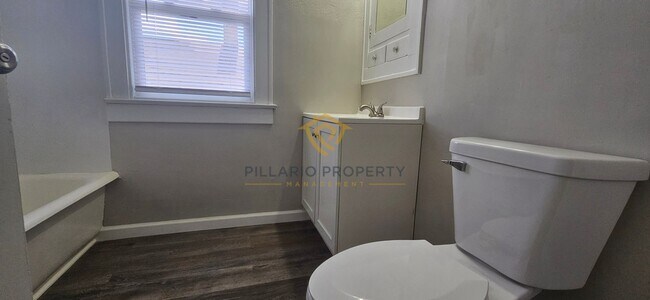 Building Photo - 901-903 Dequincey