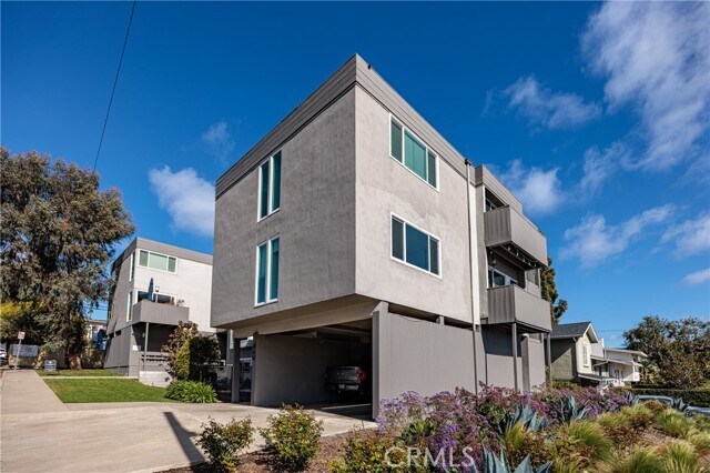 Building Photo - 340 Cypress Dr