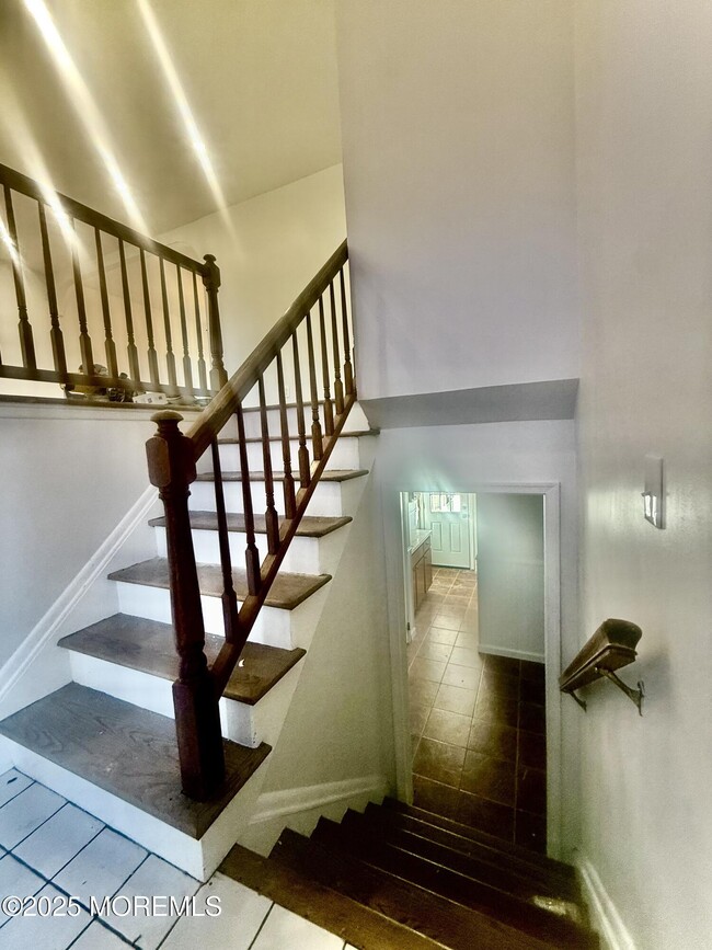 Building Photo - 117 Greymoor Rd