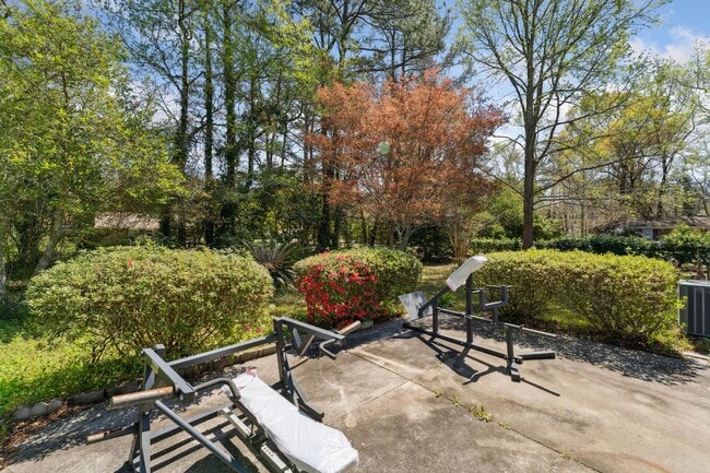 Building Photo - AVAILABLE NOW! (Pet Friendly)