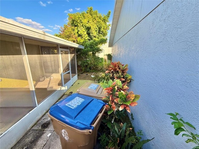 Building Photo - 2359 Harbor Town Dr