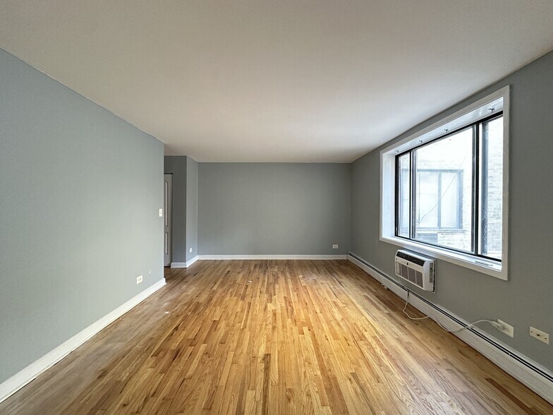 Building Photo - 1515 W Morse Ave