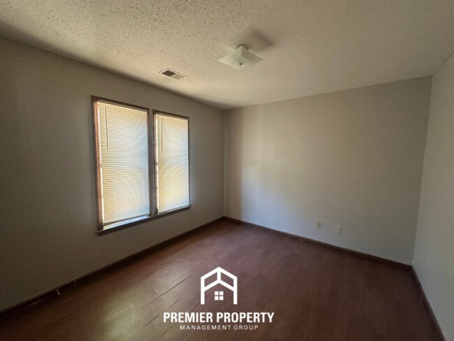 Building Photo - 1501 Timber Line Cove