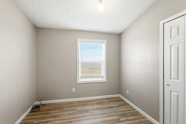 Building Photo - 1178 Twin Butte Rd