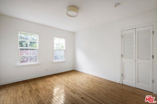 Building Photo - 833 Burnside Ave
