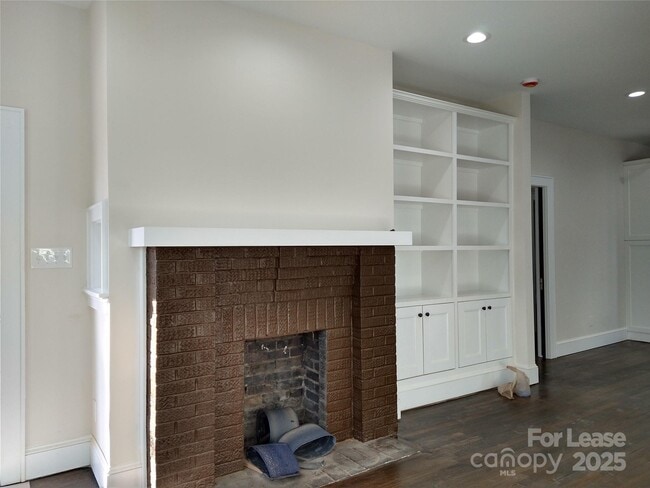 Building Photo - 1915 Hamorton Pl