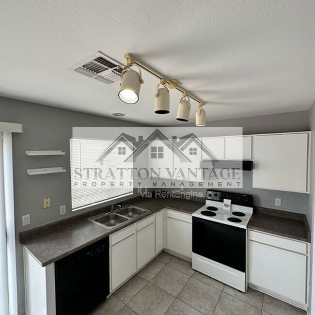 Building Photo - 12220 W Scotts Dr