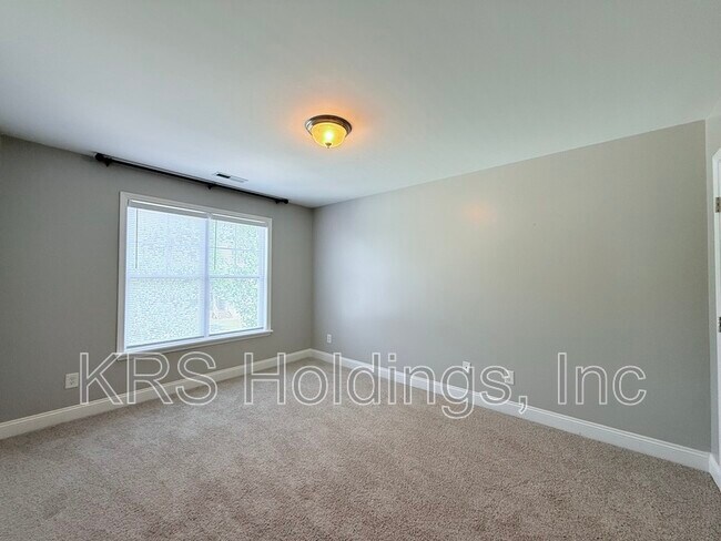 Building Photo - 5810 Spring Glen Lane