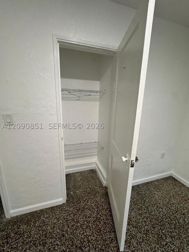 Building Photo - 1416 SW 27th St