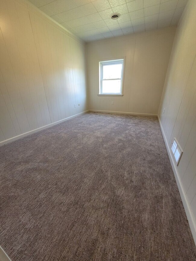 Building Photo - 46 Tritch Ln
