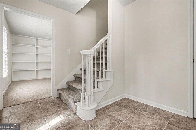 Building Photo - 175 Woodsong Dr