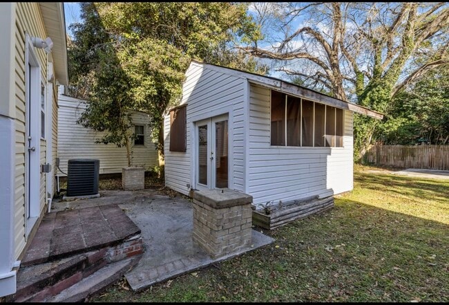 Building Photo - Jackson