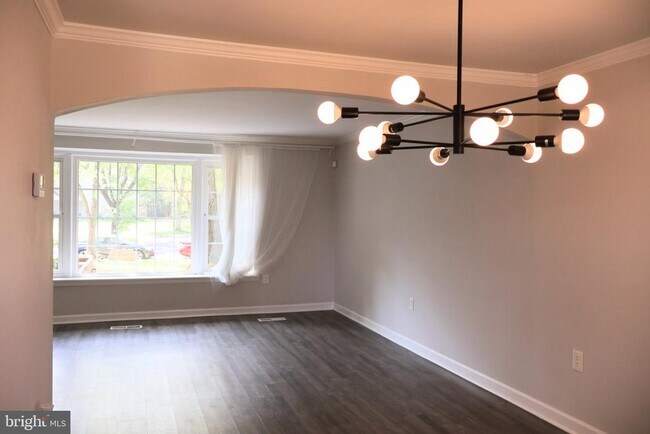 Building Photo - 5218 Caroline Cir