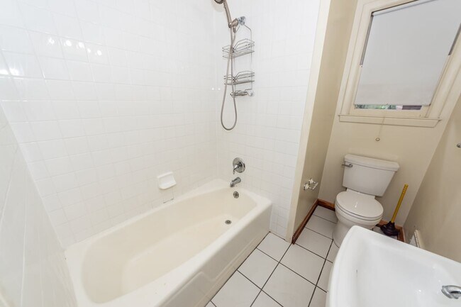 Building Photo - 453 Wade Hampton Dr
