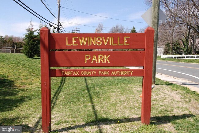 Building Photo - 1952 Kennedy Dr