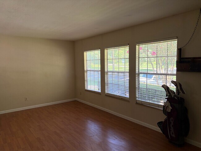 Building Photo - 1301 Bonnie Dr