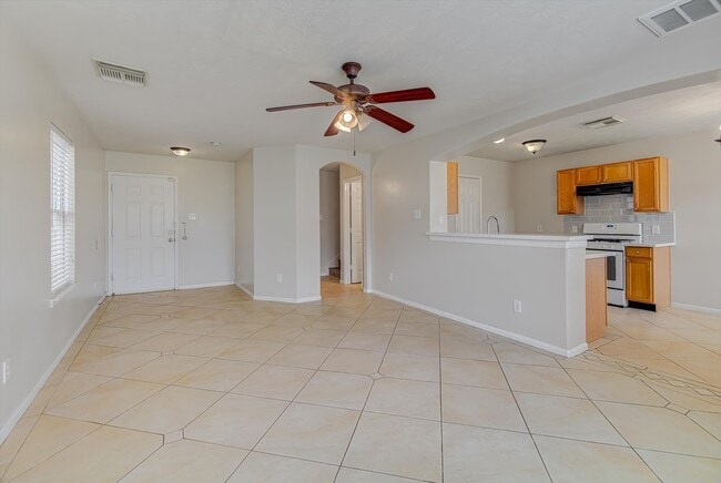 Building Photo - 13983 Maximos Dr