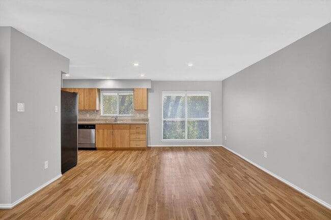Building Photo - 4616 W Lovers Ln