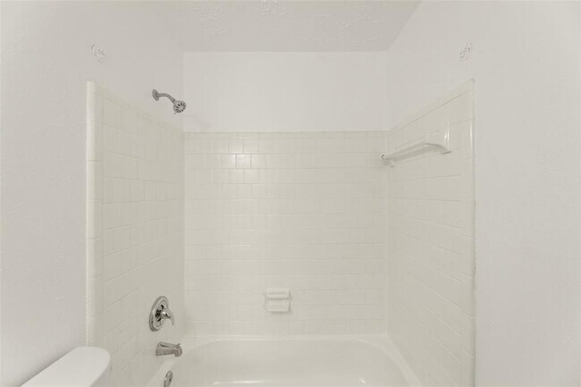 Building Photo - 419 Capehill Dr