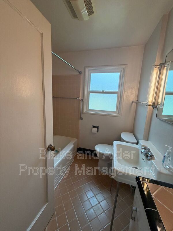 Building Photo - 7303 SE Madison St