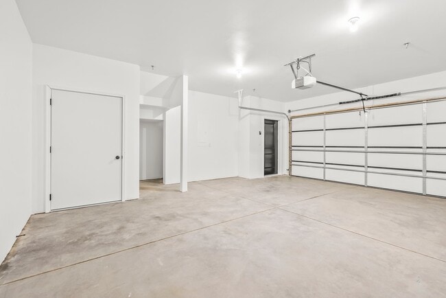 2 BR/ 2 1/2 BA - Woodline Townhomes