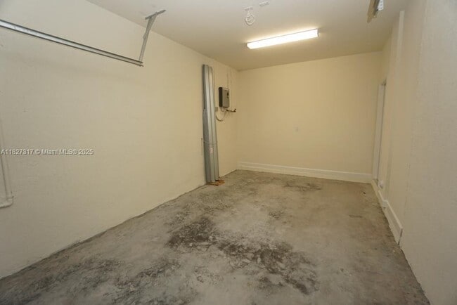 Building Photo - 10911 W 33rd Ln