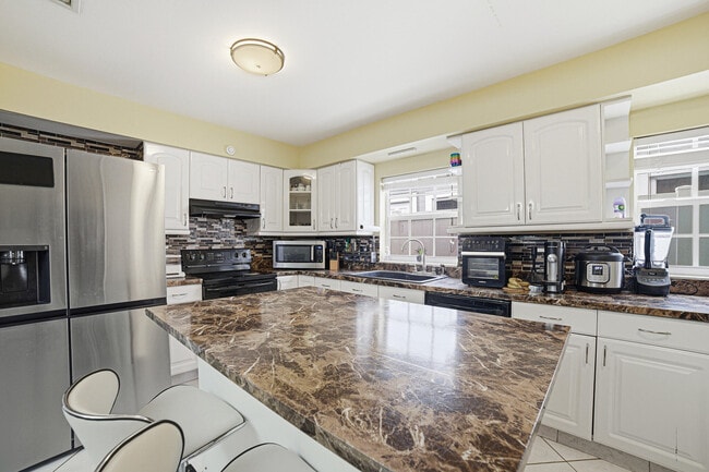 Building Photo - 564 NW 55th St