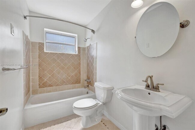 Building Photo - 9121 SW 54th Pl
