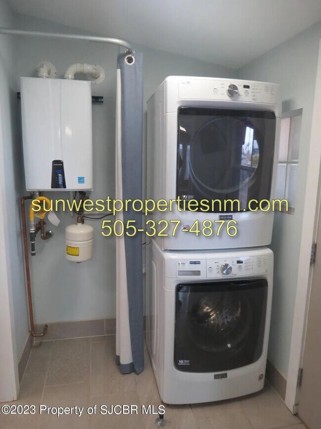 Building Photo - Updated 2 Bedroom House with Carport