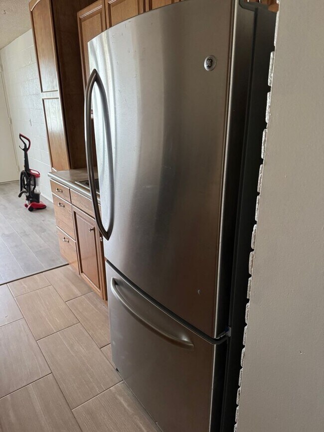 Building Photo - 868: MBC-608A