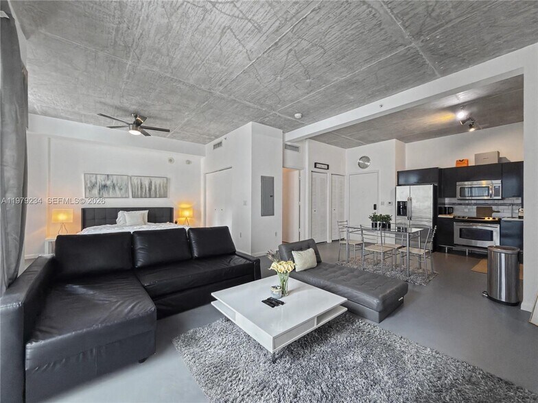 Building Photo - 234 NE 3rd St