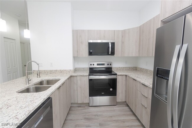 Building Photo - 3015 S Balsam Cir
