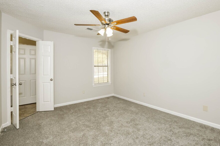 Building Photo - 4805 Gadwall Dr W