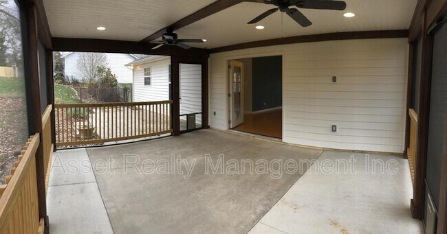 Building Photo - 5616 Jamaica Ln