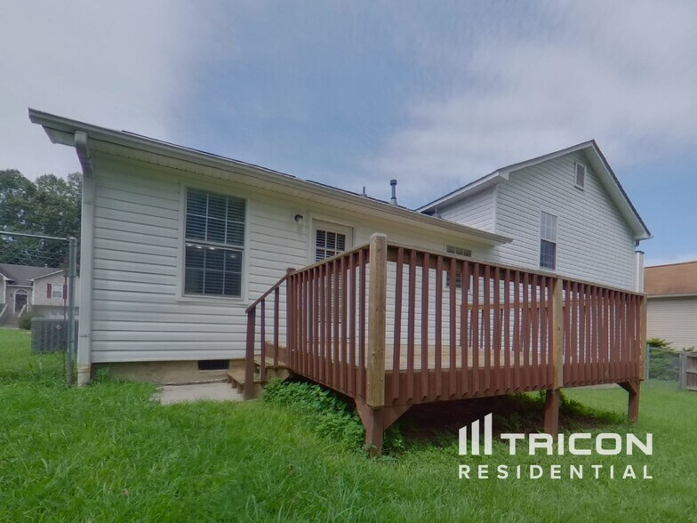 Building Photo - 114 Ivy Brook Dr