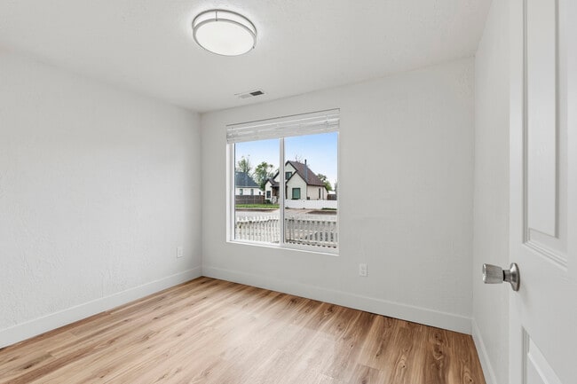 Building Photo - 3022 Jefferson Ave