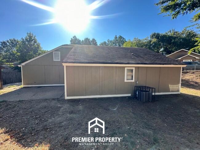 Building Photo - 1501 Timber Line Cove