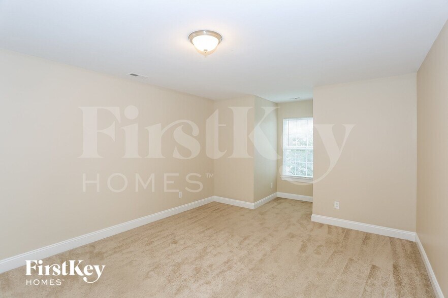 Building Photo - 4934 Hawfield St