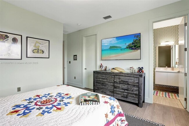 Building Photo - 16709 Botaniko Dr N