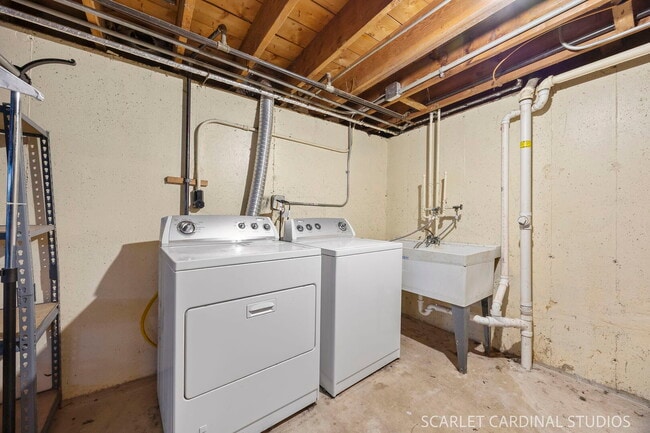 Building Photo - 569 S Park Rd