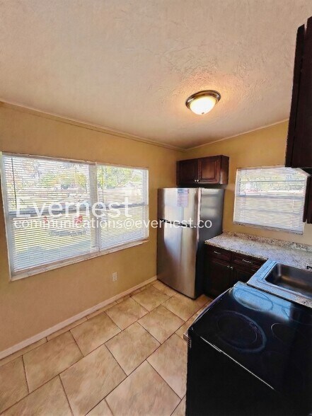 Building Photo - 2925 N 46th St