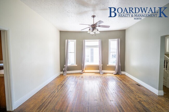 Building Photo - 4 Bedroom Victorian Single Family Home