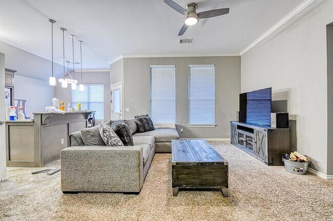 Building Photo - 2204 Alameda Park Dr