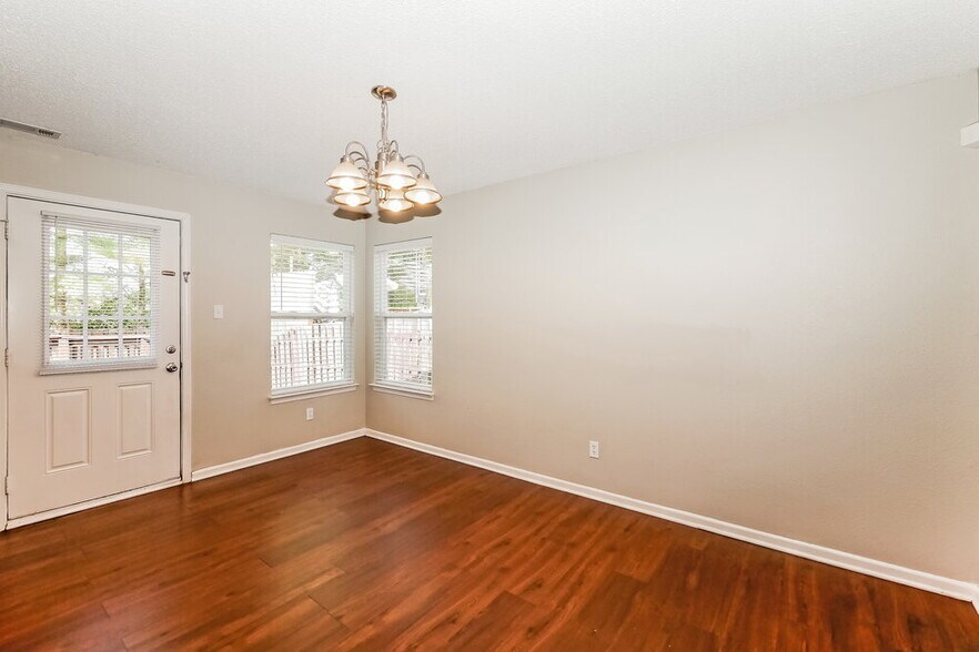 Building Photo - 10236 Hatherley Way