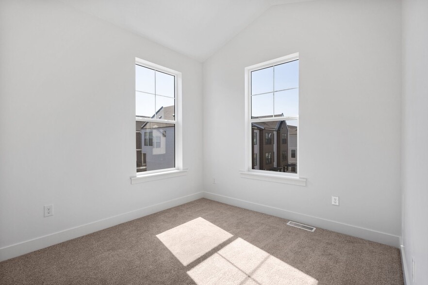 Building Photo - 384 Chadam Way
