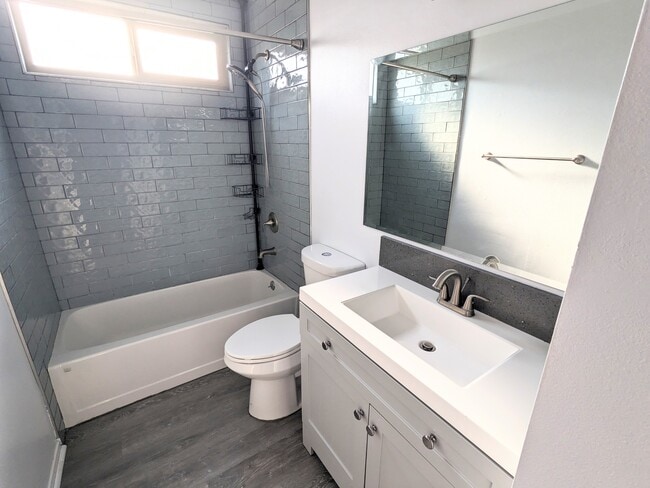 Building Photo - 917 Cabrillo Dr