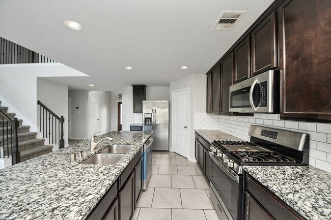 Building Photo - 18319 Pin Oak Lake Dr