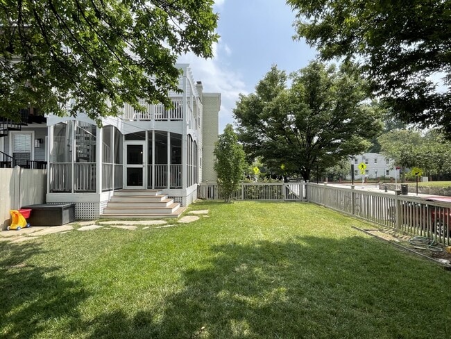 Building Photo - 1700 D St SE