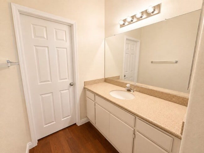 Building Photo - 910 Camino De La Reina