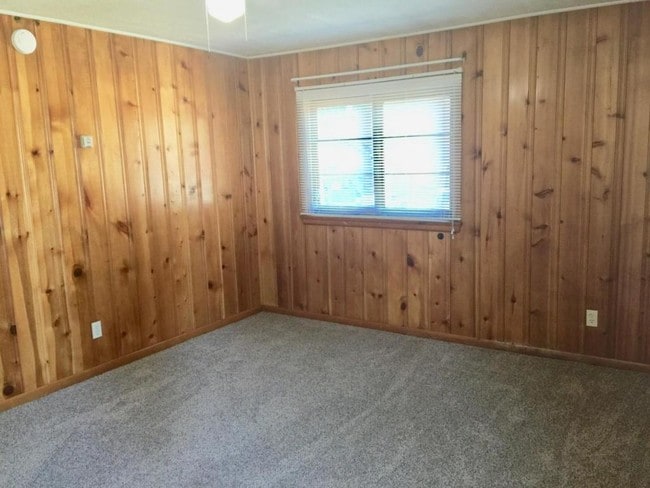 Building Photo - 269 N 6th St